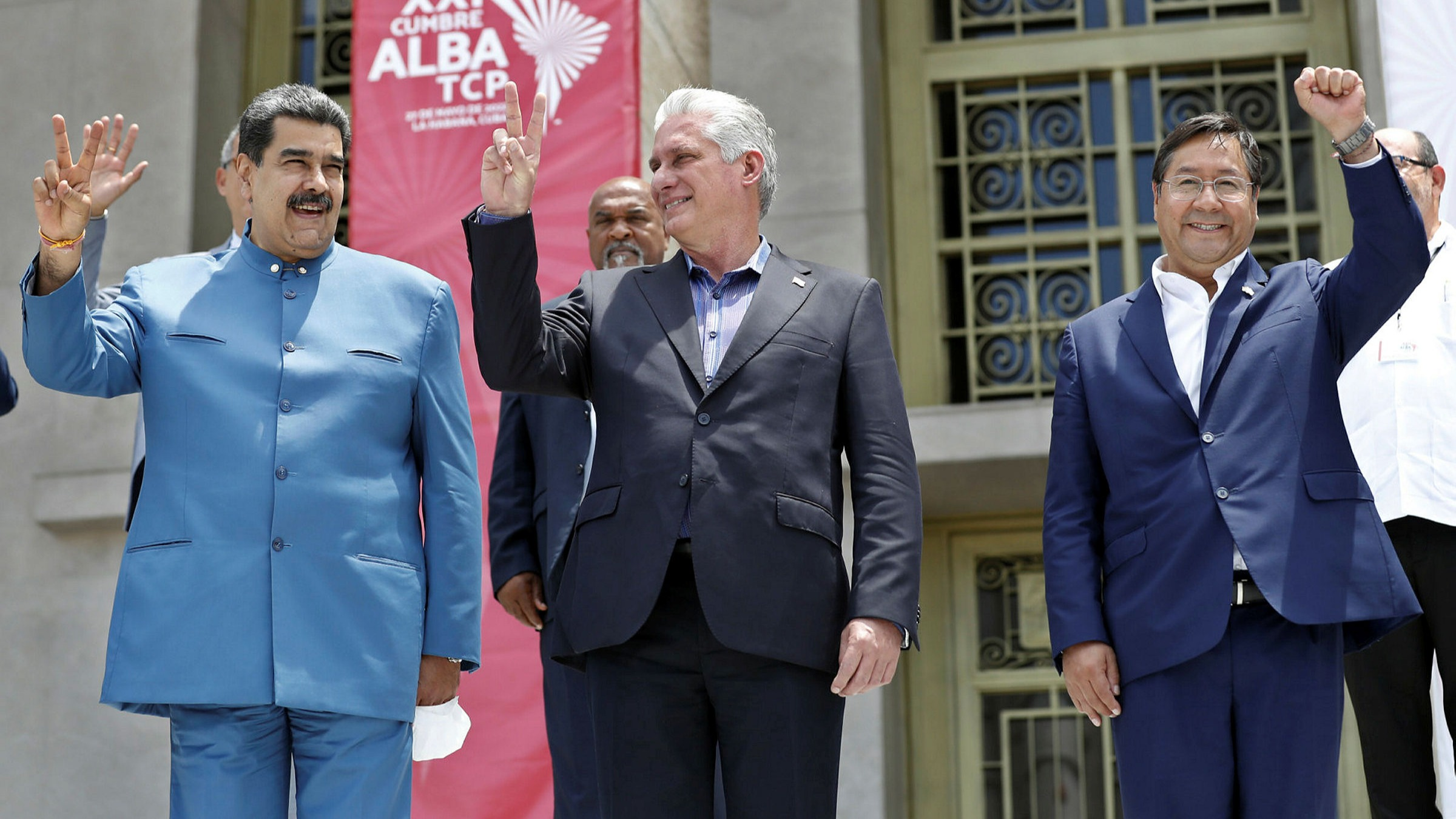 In this context, President Nicolás Maduro was excluded from the 2018 Lima Summit due to the breakdown of the democratic regime in his nation and many countries, including Canada, recognized the opposition head of the National Assembly, Juan Guaidó, instead. 