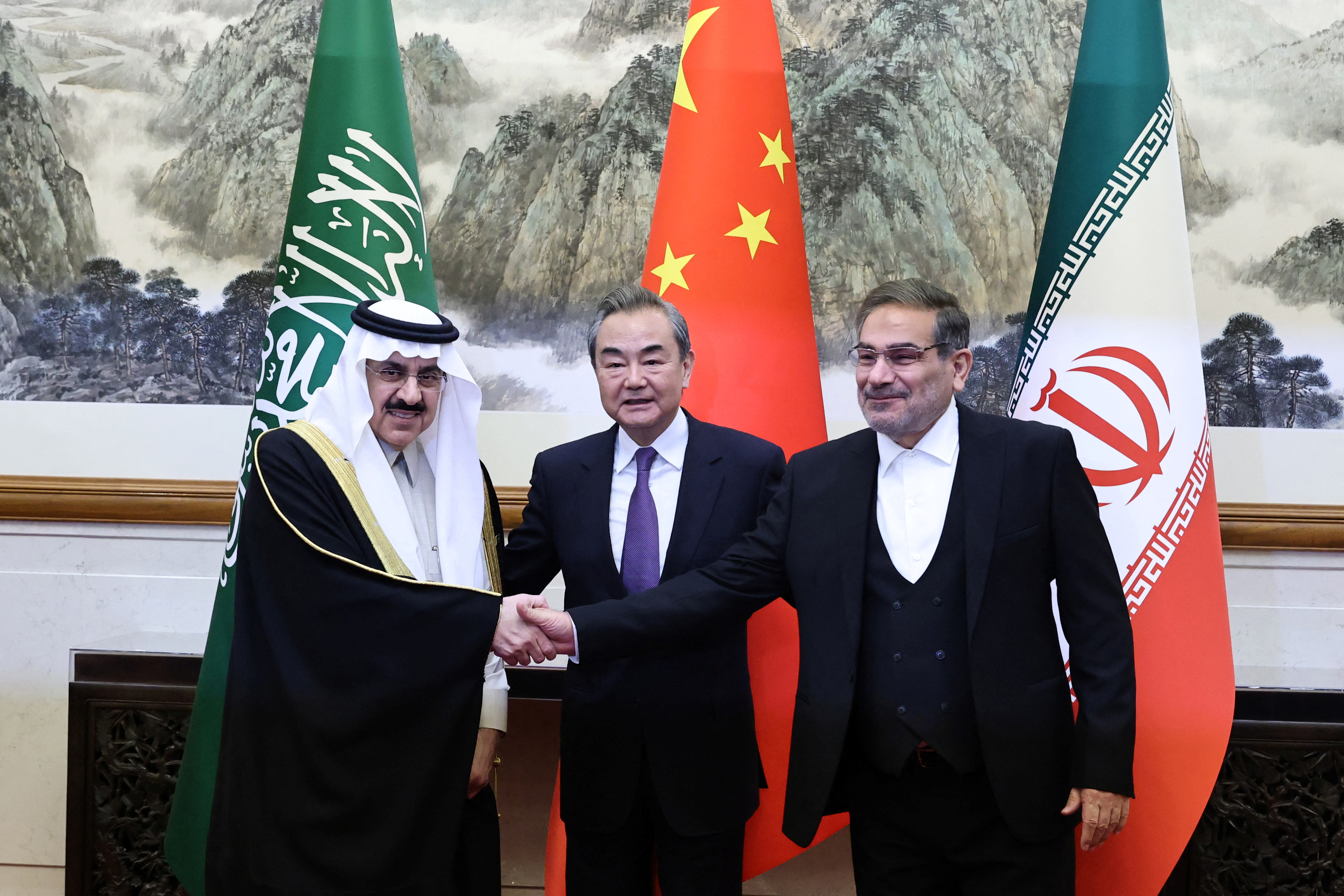 China ha demostrado su papel como mediador en otras crisis internacionales, como la tensión entre Arabia Saudita e Irán o el conflicto entre Israel y Palestina. Con esto, China quiere proyectar una imagen de liderazgo responsable y constructivo en el escenario mundial.